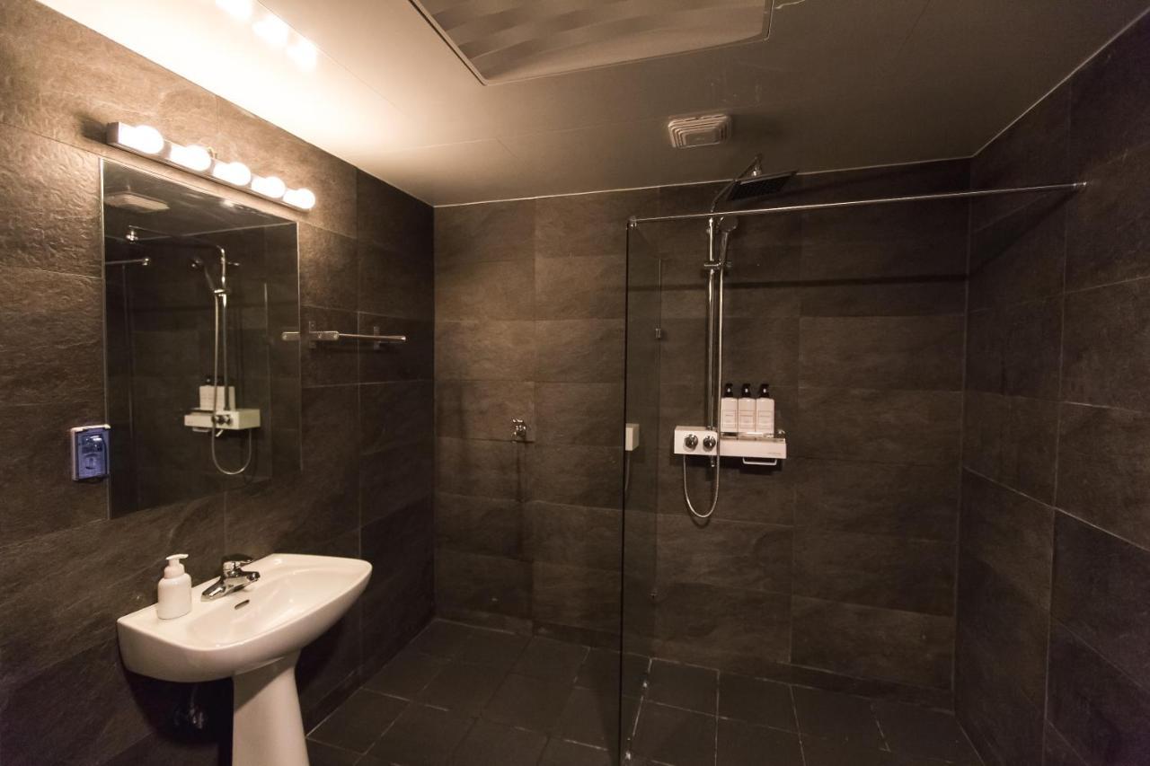 Canvas Black Guesthouse Busan Dış mekan fotoğraf